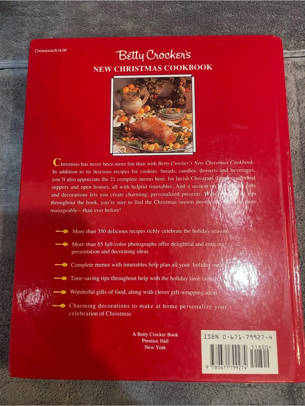 Betty Crocker's New Christmas Cookbook by Betty Crocker - 1993 Over 300 Pages